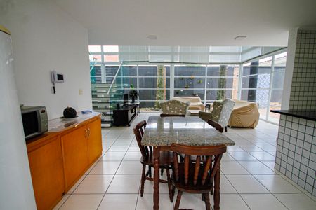 Casa para alugar com 370m², 4 quartos e 4 vagasSala