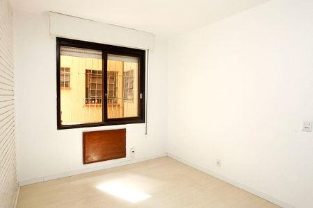 Quarto de apartamento à venda com 1 quarto, 48m² em Petrópolis, Porto Alegre