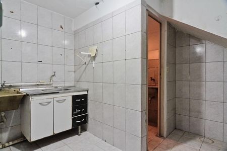 Casa para alugar com 170m², 2 quartos e 7 vagasEdícula - cozinha