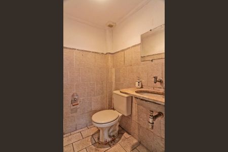 Casa para alugar com 170m², 2 quartos e 7 vagasEdícula - banheiro