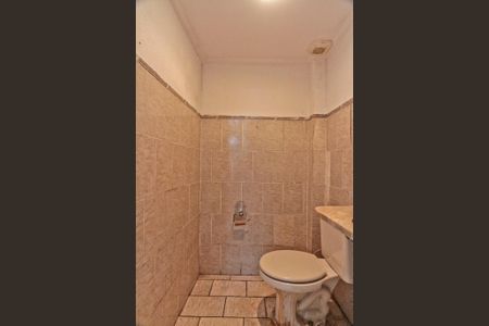 Casa para alugar com 170m², 2 quartos e 7 vagasEdícula - banheiro