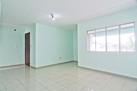 Casa para alugar com 170m², 2 quartos e 7 vagasSala