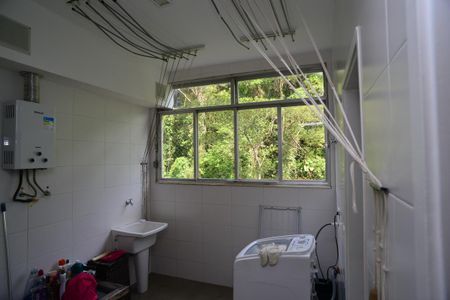 Apartamento à venda com 205m², 4 quartos e 2 vagas Apartamento à venda com 205m², 4 quartos e 2 vagasÁrea de Serviço