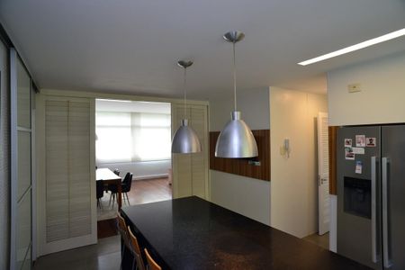 Apartamento à venda com 205m², 4 quartos e 2 vagas Apartamento à venda com 205m², 4 quartos e 2 vagasCozinha