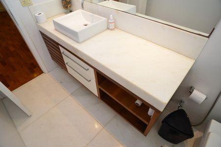 Apartamento à venda com 205m², 4 quartos e 2 vagas Apartamento à venda com 205m², 4 quartos e 2 vagasBanheiro Social