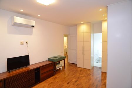 Apartamento à venda com 205m², 4 quartos e 2 vagas Apartamento à venda com 205m², 4 quartos e 2 vagasSuíte