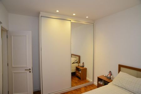 Apartamento à venda com 205m², 4 quartos e 2 vagas Apartamento à venda com 205m², 4 quartos e 2 vagasSuíte 2