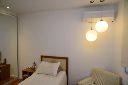 Apartamento à venda com 205m², 4 quartos e 2 vagas Apartamento à venda com 205m², 4 quartos e 2 vagasSuíte 2