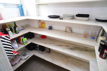 Apartamento à venda com 205m², 4 quartos e 2 vagas Apartamento à venda com 205m², 4 quartos e 2 vagasDespensa