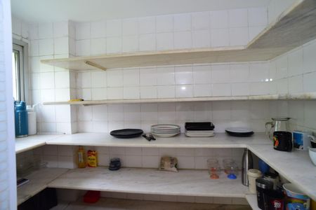 Apartamento à venda com 205m², 4 quartos e 2 vagas Apartamento à venda com 205m², 4 quartos e 2 vagasDespensa