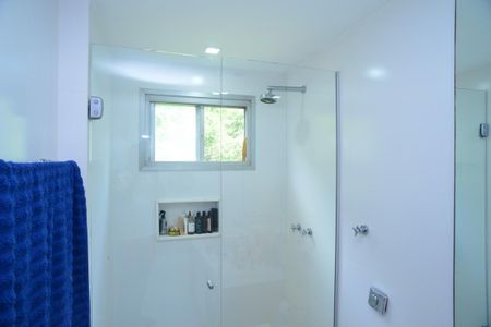 Apartamento à venda com 205m², 4 quartos e 2 vagas Apartamento à venda com 205m², 4 quartos e 2 vagasBanheiro Suíte 2