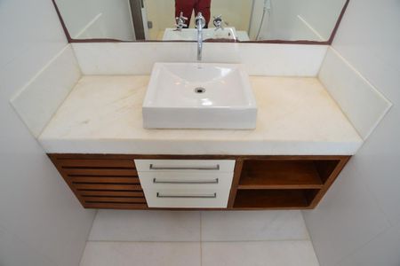 Apartamento à venda com 205m², 4 quartos e 2 vagas Apartamento à venda com 205m², 4 quartos e 2 vagasBanheiro Suíte 1