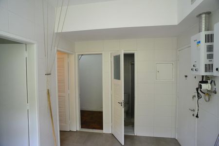 Apartamento à venda com 205m², 4 quartos e 2 vagas Apartamento à venda com 205m², 4 quartos e 2 vagasÁrea de Serviço