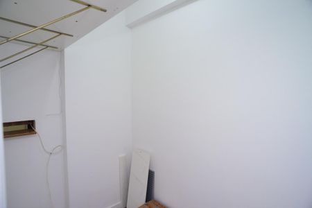 Apartamento à venda com 205m², 4 quartos e 2 vagas Apartamento à venda com 205m², 4 quartos e 2 vagasQuarto de Serviço