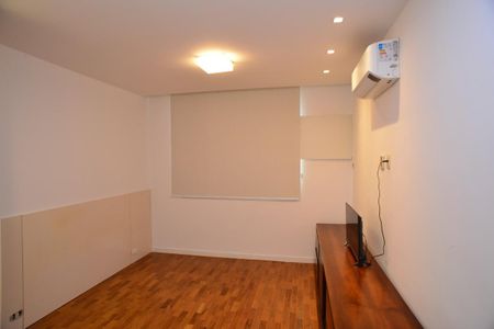Apartamento à venda com 205m², 4 quartos e 2 vagas Apartamento à venda com 205m², 4 quartos e 2 vagasSuíte