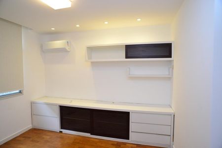 Apartamento à venda com 205m², 4 quartos e 2 vagas Apartamento à venda com 205m², 4 quartos e 2 vagasQuarto 2