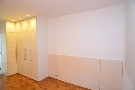 Apartamento à venda com 205m², 4 quartos e 2 vagas Apartamento à venda com 205m², 4 quartos e 2 vagasSuíte
