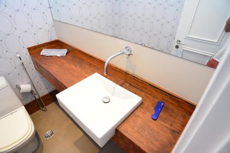 Apartamento à venda com 205m², 4 quartos e 2 vagas Apartamento à venda com 205m², 4 quartos e 2 vagasLavabo