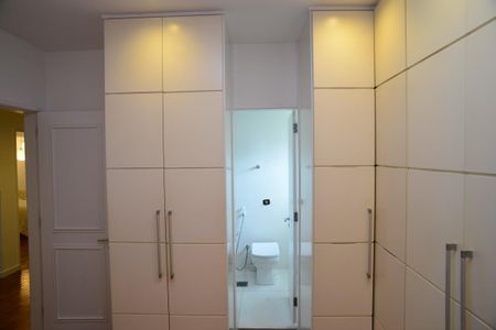 Apartamento à venda com 205m², 4 quartos e 2 vagas Apartamento à venda com 205m², 4 quartos e 2 vagasSuíte