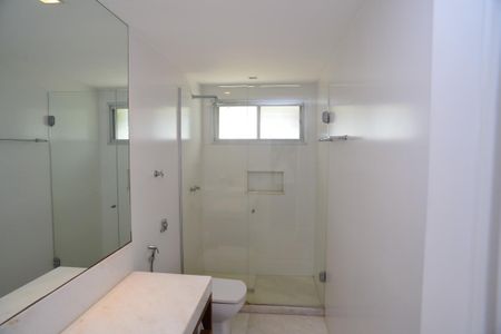 Apartamento à venda com 205m², 4 quartos e 2 vagas Apartamento à venda com 205m², 4 quartos e 2 vagasBanheiro Social
