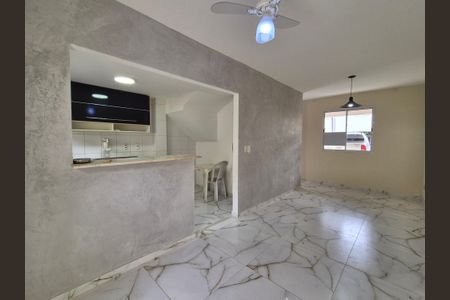 Sala de casa de condomínio para alugar com 3 quartos, 150m² em Vargem Pequena, Rio de Janeiro
