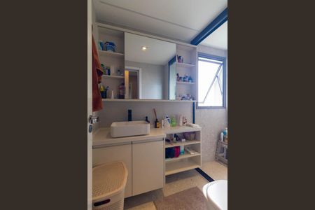 Apartamento à venda com 92m², 2 quartos e 2 vagasBanheiro da Suíte