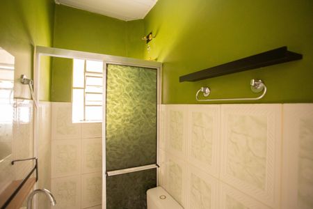 Casa de condomínio para alugar com 43m², 1 quarto e sem vagaBANHEIRO