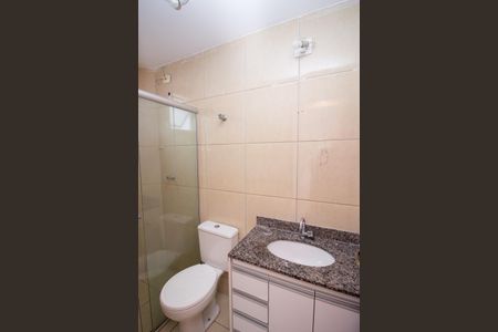 Banheiro da Suíte de apartamento à venda com 3 quartos, 66m² em Cabral, Contagem