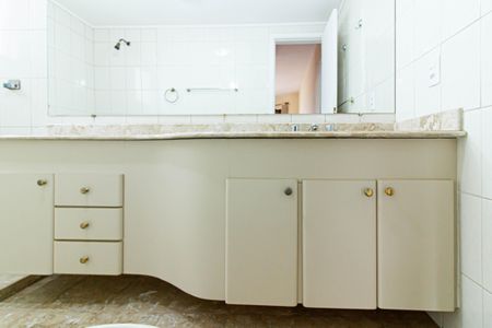 Apartamento para alugar com 158m², 4 quartos e 3 vagasBanheiro da Suíte