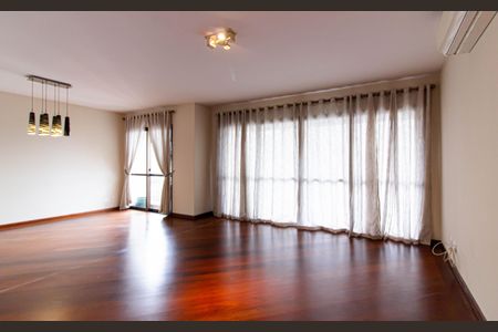 Apartamento para alugar com 158m², 4 quartos e 3 vagasSala