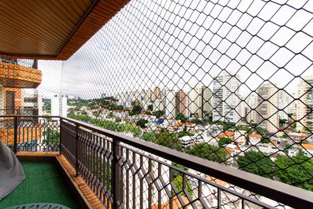 Apartamento para alugar com 158m², 4 quartos e 3 vagas Apartamento para alugar com 158m², 4 quartos e 3 vagasVaranda