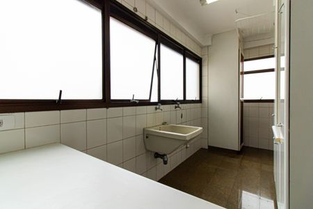 Apartamento para alugar com 158m², 4 quartos e 3 vagasÁrea de Serviço