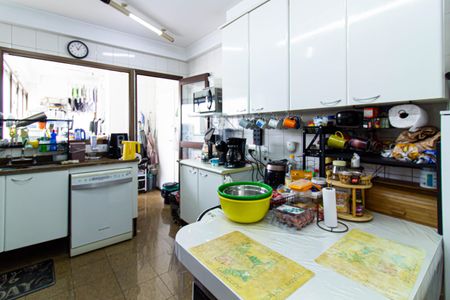 Apartamento para alugar com 158m², 4 quartos e 3 vagas