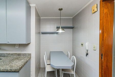 Cozinha  de apartamento para alugar com 3 quartos, 130m² em Petrópolis, Porto Alegre