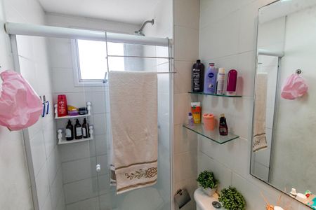 Banheiro de apartamento para alugar com 2 quartos, 42m² em Vila Pirajussara, São Paulo