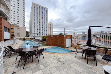 Apartamento à venda com 92m², 3 quartos e 2 vagas Apartamento à venda com 92m², 3 quartos e 2 vagasÁrea comum - Piscina