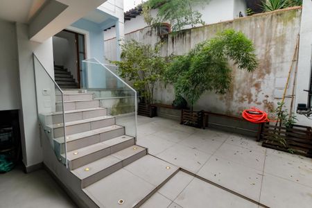 Casa para alugar com 420m², 4 quartos e 3 vagasEscada -  entrada