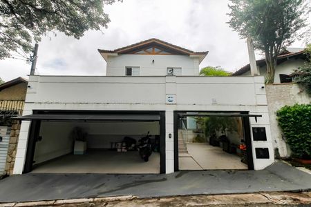 Casa para alugar com 420m², 4 quartos e 3 vagasFachada