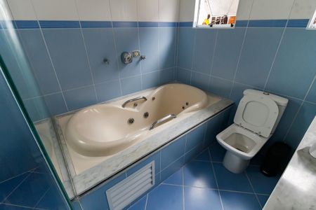 Casa para alugar com 420m², 4 quartos e 3 vagasBanheiro da Suíte 2 - banheira