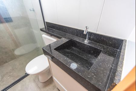 Banheiro  de apartamento à venda com 2 quartos, 56m² em Jardim Santo Alberto, Santo André