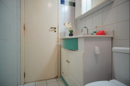 Casa de condomínio à venda com 70m², 3 quartos e 2 vagasBanheiro Corredor