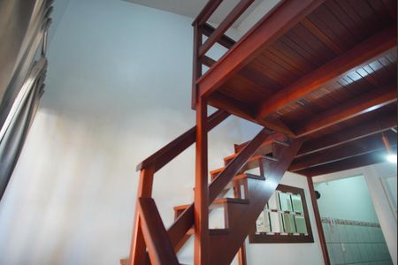 Casa de condomínio à venda com 70m², 3 quartos e 2 vagasEscada - Acesso Mezanino