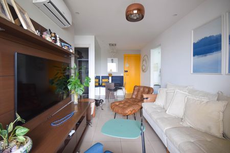 Sala de apartamento para alugar com 2 quartos, 67m² em Barra Olímpica, Rio de Janeiro