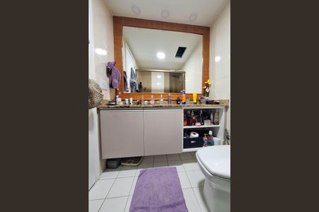 Apartamento à venda com 75m², 2 quartos e 2 vagasBanheiro da Suíte 1