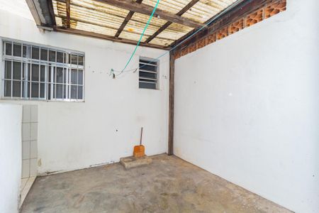 Casa de condomínio à venda com 85m², 2 quartos e 1 vagaQuintal