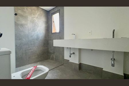 Apartamento à venda com 182m², 3 quartos e 2 vagasBanheiro da Suíte 2