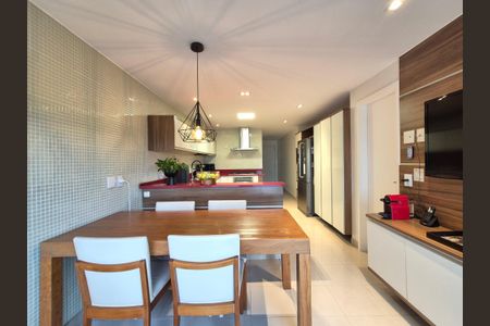 Apartamento à venda com 260m², 4 quartos e 3 vagasCozinha 