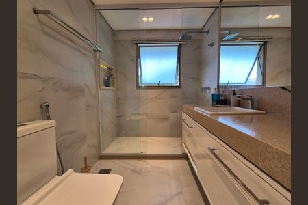 Apartamento à venda com 260m², 4 quartos e 3 vagasBanheiro 