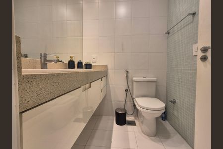 Apartamento à venda com 260m², 4 quartos e 3 vagasBanheiro 