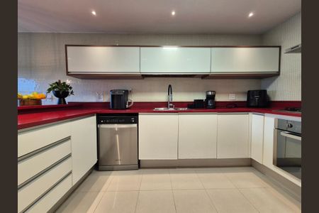 Apartamento à venda com 260m², 4 quartos e 3 vagasCozinha 